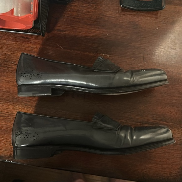 Salvatore Ferragamo shoes size 8 EUC Grey patent leather. - Picture 5 of 8